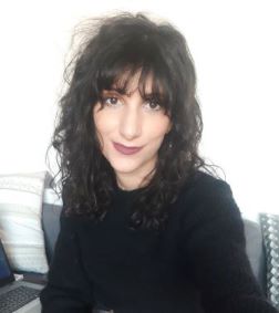 une photo portrait d'une femme